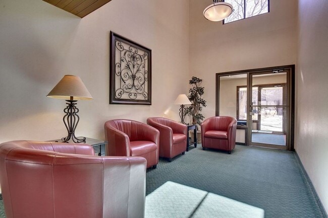 Building Photo - Cedarwood Condos - Cable, Internet & Under...