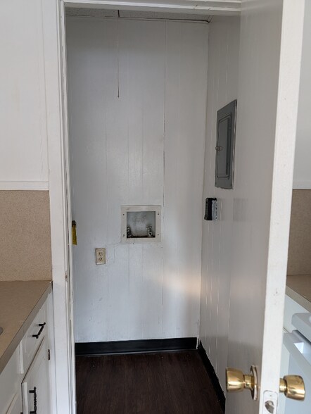 Building Photo - 104 Holland St