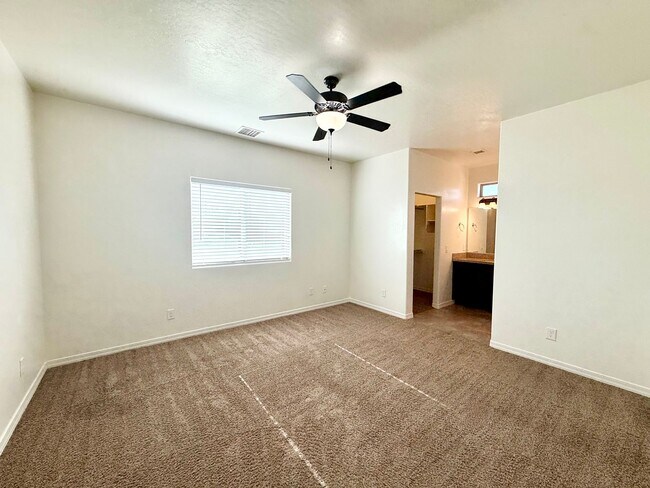 Building Photo - 8195 E Ashley Dr