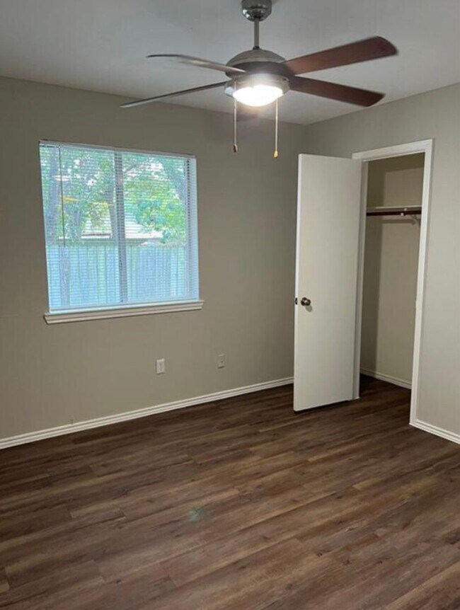 Building Photo - 4 Bedroom near Tesla!