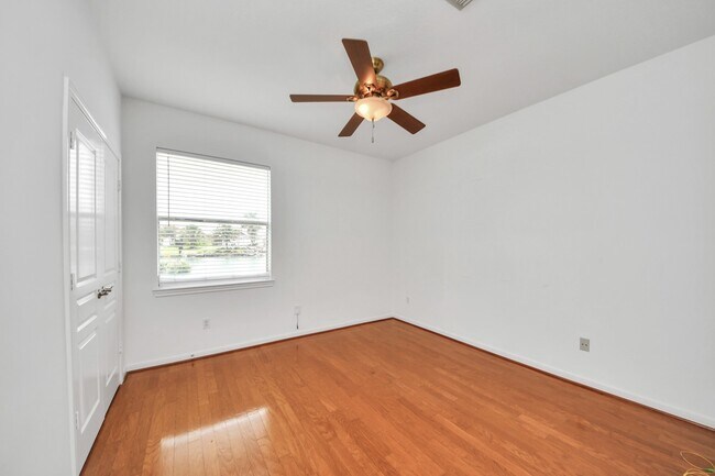 Building Photo - 12003 Sunrise Way