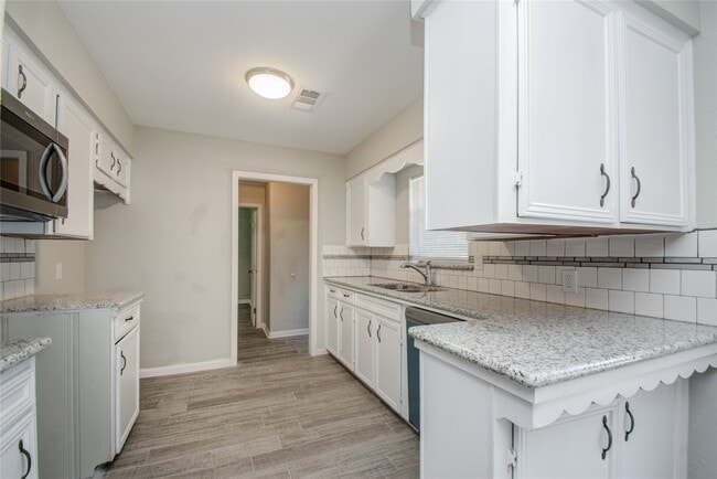 Building Photo - 10226 Envoy St