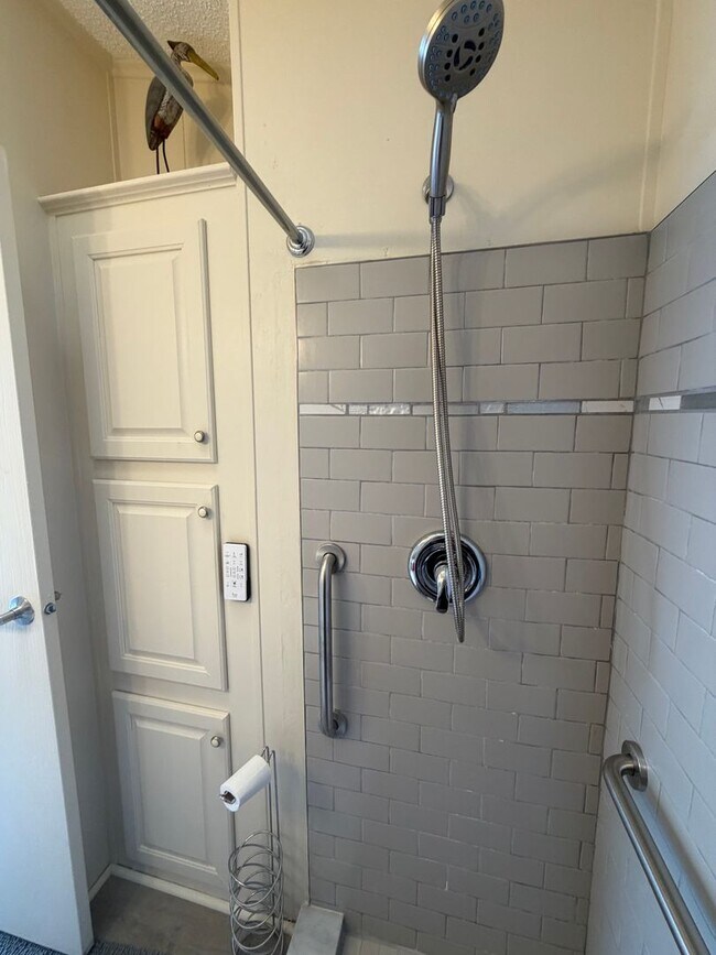 Building Photo - Mobile Home in Sarasota Lakes and Rv