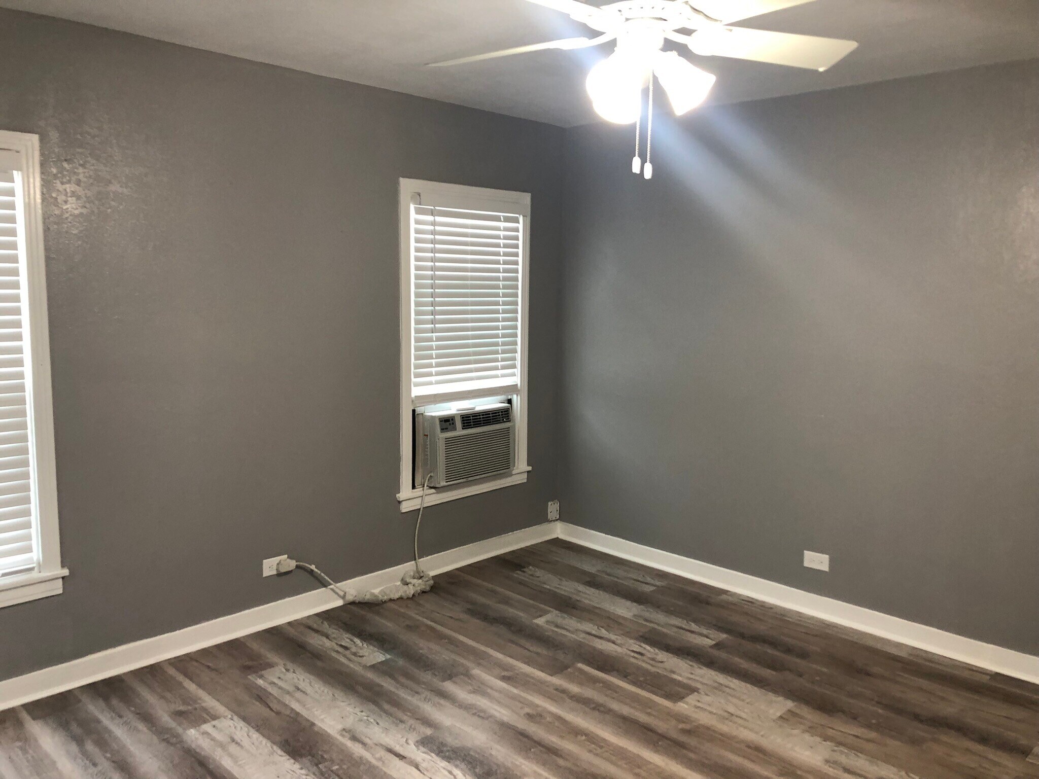 Building Photo - 136 W Ridgewood Ct