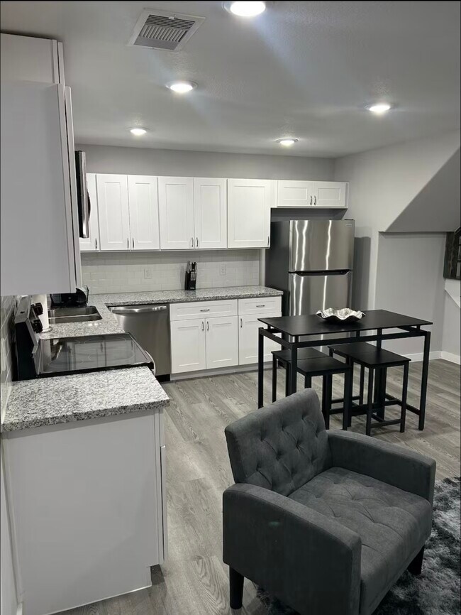 Building Photo - 4616 Shreveport Blvd