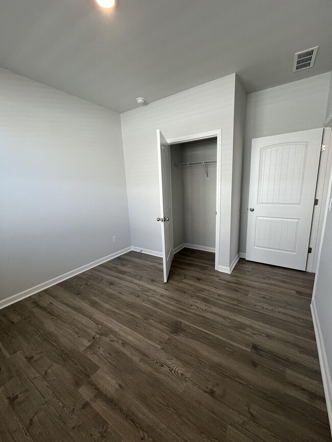 Building Photo - 6127 Japonica Ln