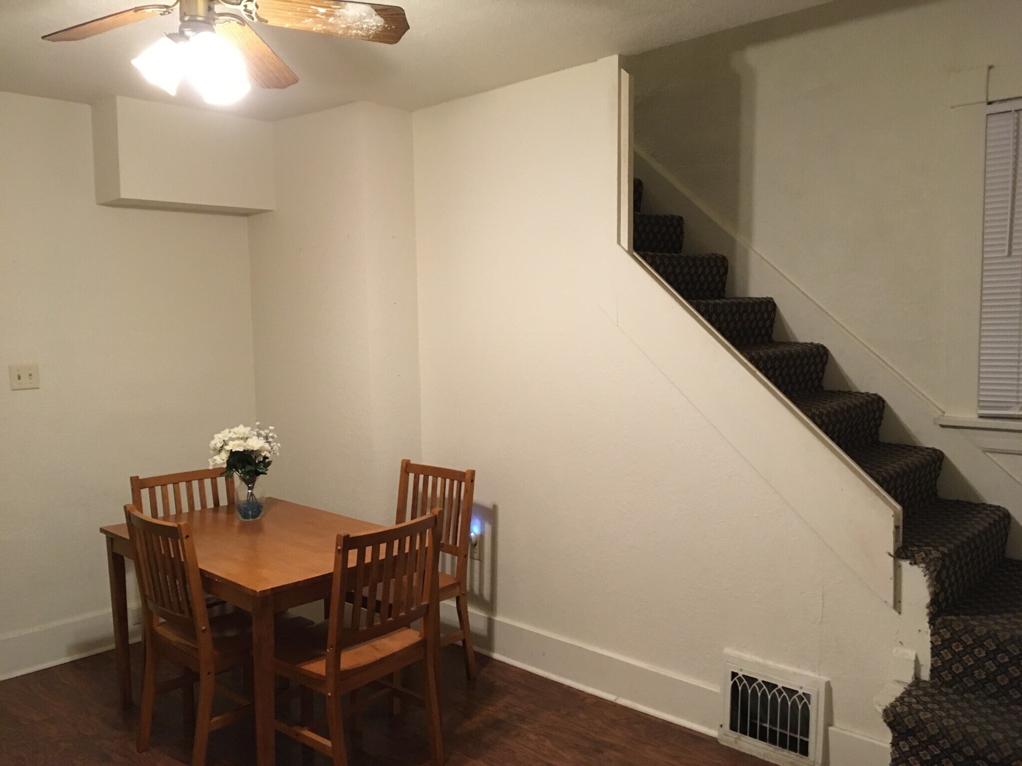 Dining room - 419 Houston St