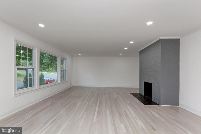 Building Photo - 3858 N Tazewell St