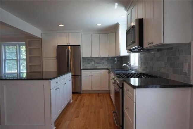 Building Photo - 203 Curry Ave
