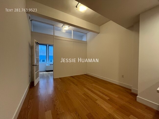 Building Photo - 50 Murray St