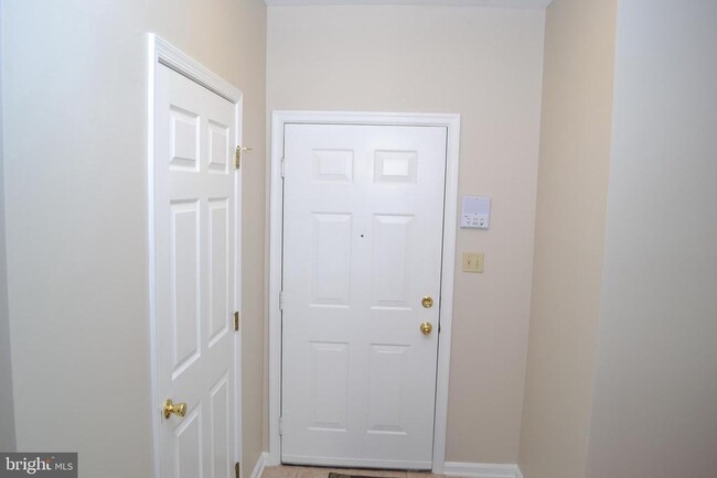 Building Photo - 8202 Blue Heron Dr