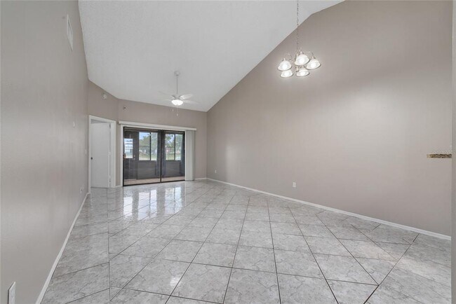 Building Photo - 140 Lakepointe Cir