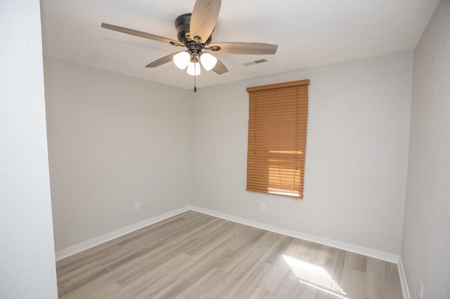 Building Photo - 917 Harding St