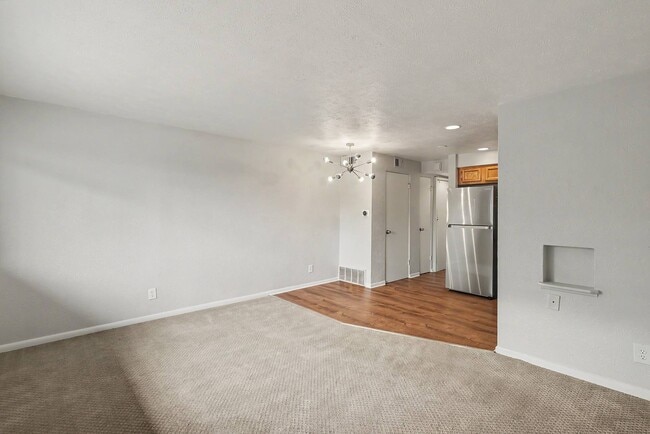 Interior Photo - The Points at California 29