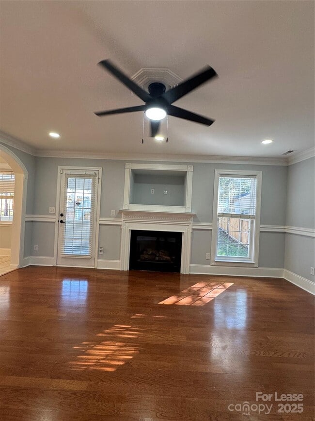 Building Photo - 4533 Cades Cove Dr