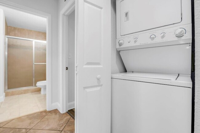 Building Photo - 5030 SW 126th Ave