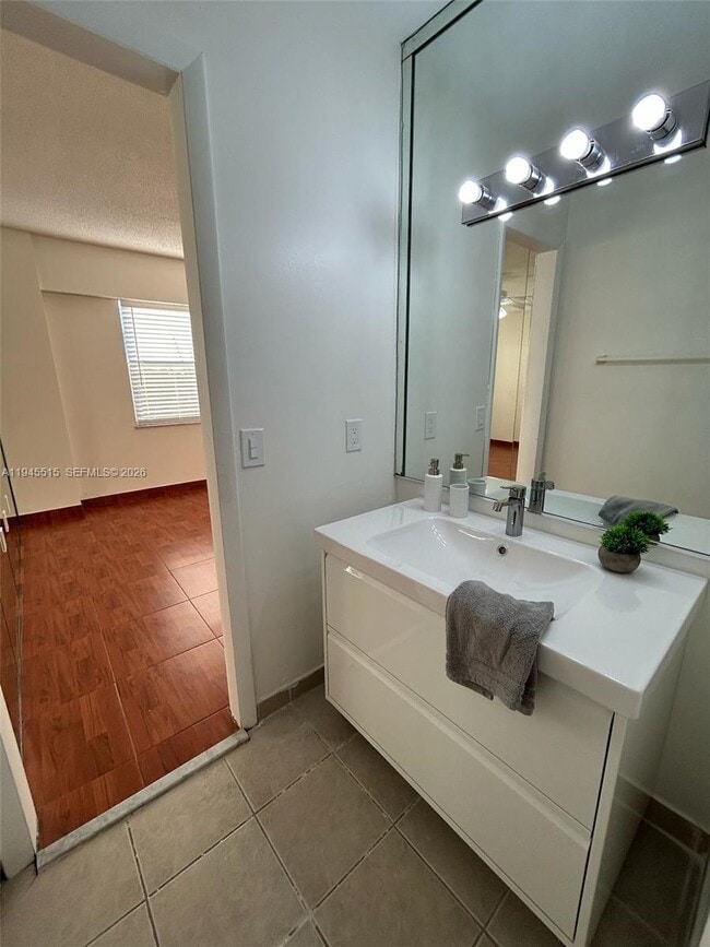 Building Photo - 16508 NE 26th Ave