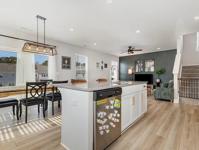 Building Photo - Earn Wealth While Leasing - Like a Homeowner - Lease to Own