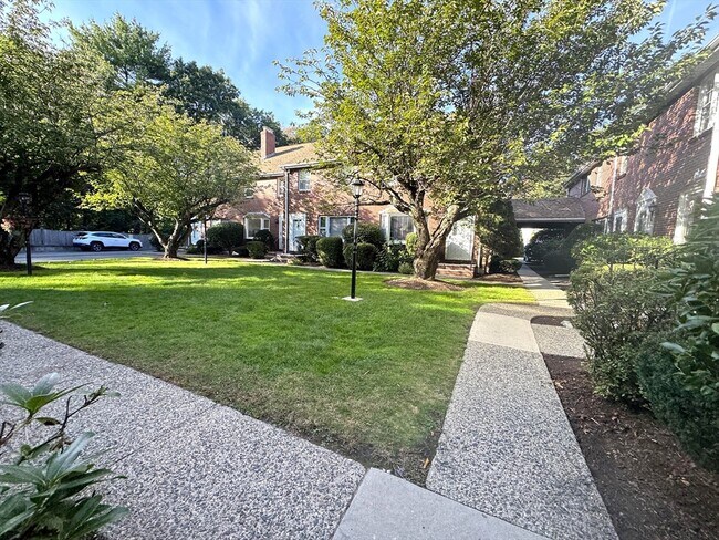 Building Photo - 224 Park St