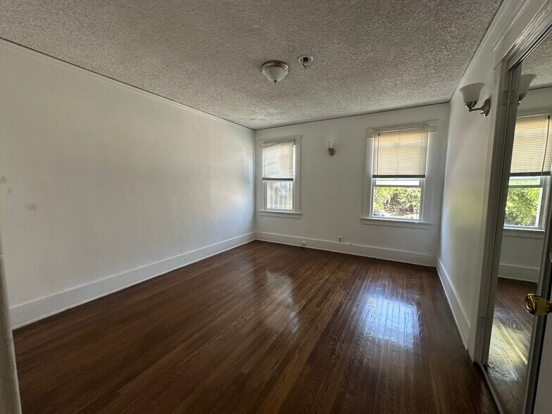 full-size bedroom#1 - 120 N Berendo St