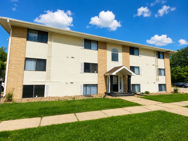 Building Photo - OakLee Apartment Homes