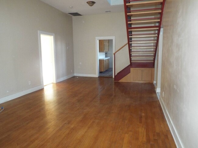 Building Photo - Historic Beauty 4 Bedroom 3 Bathroom