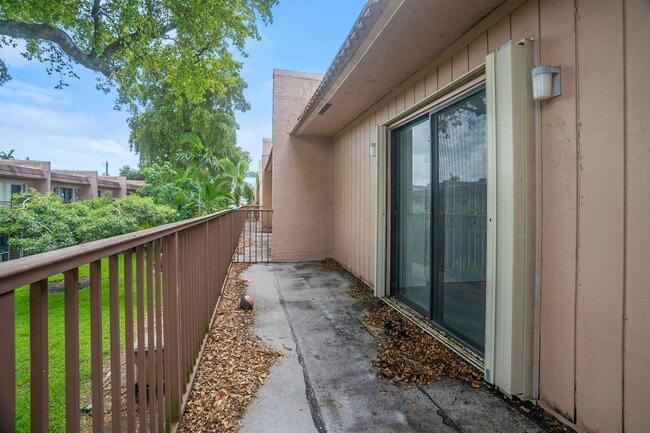 Building Photo - 48 Madrid Ln