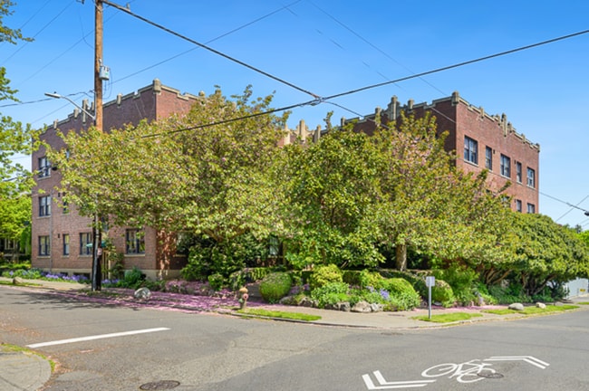 Building Photo - Astor Court Apartments