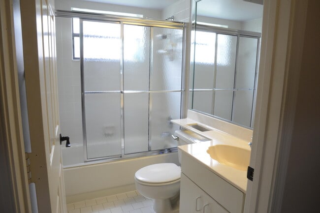 Building Photo - 7557 Lexington Club Blvd