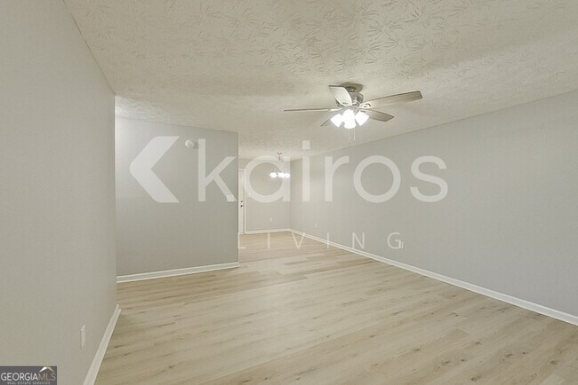 Building Photo - 320 Deer Park Dr