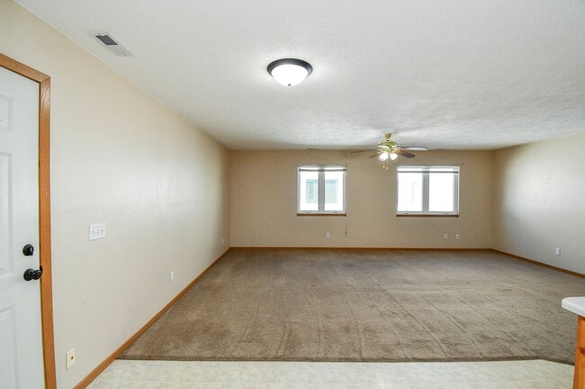 Building Photo - 1420 E Redwood Blvd