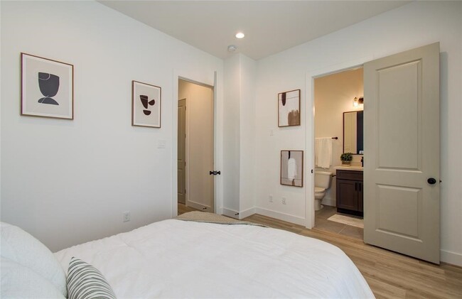 Building Photo - 2309 Eagle St