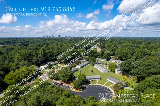 Building Photo - 707 Hampstead Pl