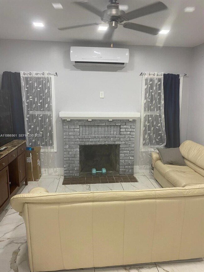 Building Photo - 2242 Polk St