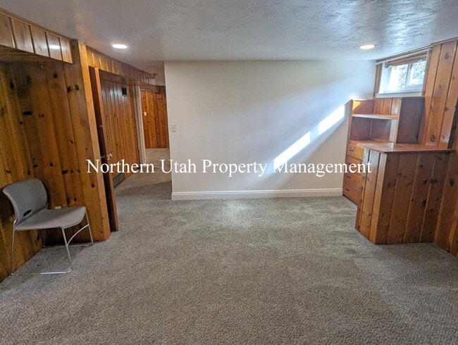 Building Photo - 2 Bed 1 Bath