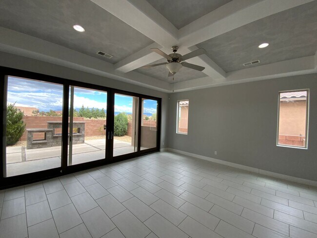 Building Photo - 3 Bedroom & An Office Luxury Home Availabl...
