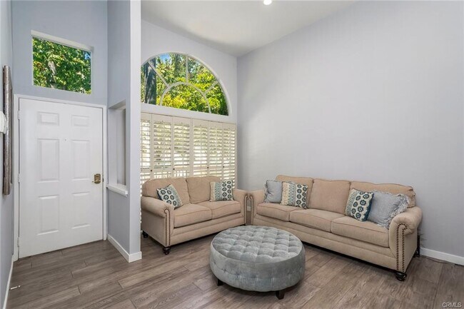 Building Photo - 5455 Sylmar Ave