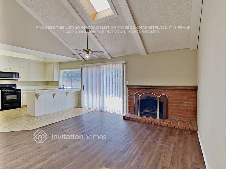 Building Photo - 2725 Greenleaf Ave