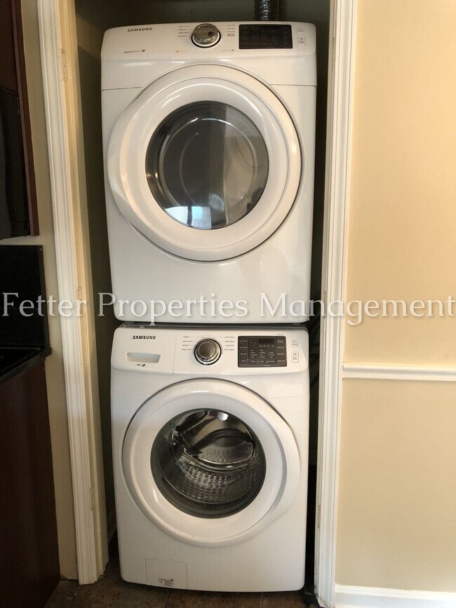 Building Photo - Nice East Side Condo