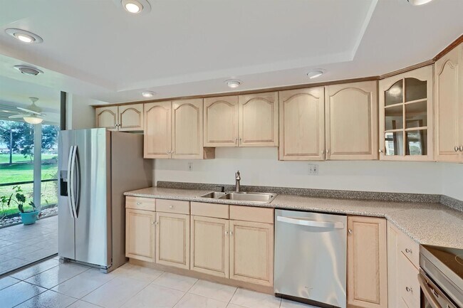 Building Photo - 5390 Woodland Lakes Dr