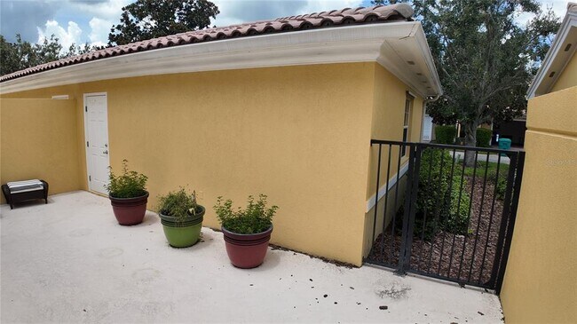 Building Photo - 8561 Insular Ln