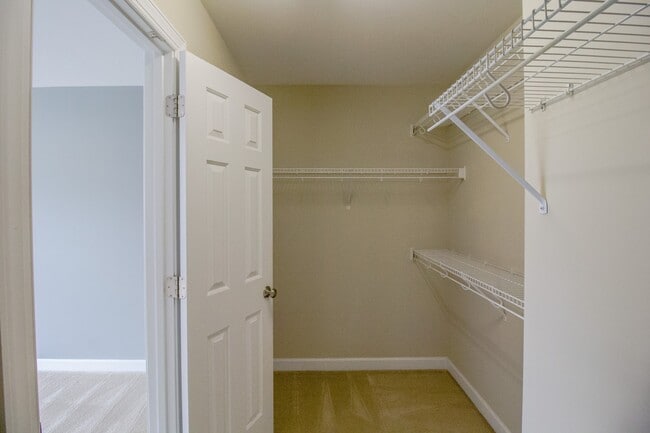 Building Photo - End Unit Townhome| 2nd Floor Loft Space | ...
