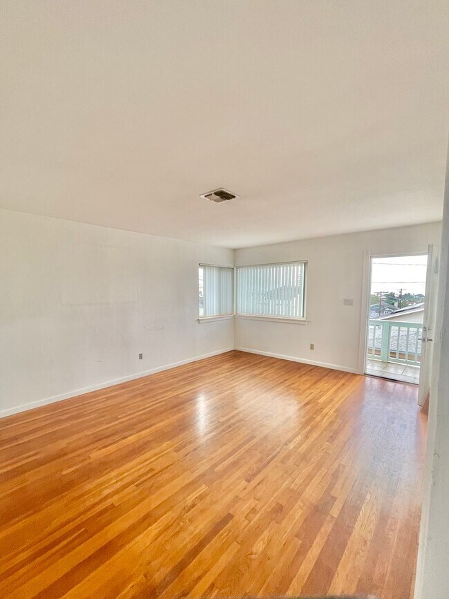 Building Photo - 4631 Narragansett Ave