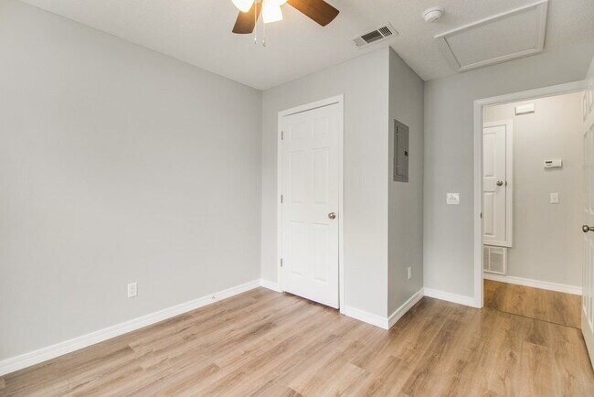 Building Photo - 1015 Sable Dr