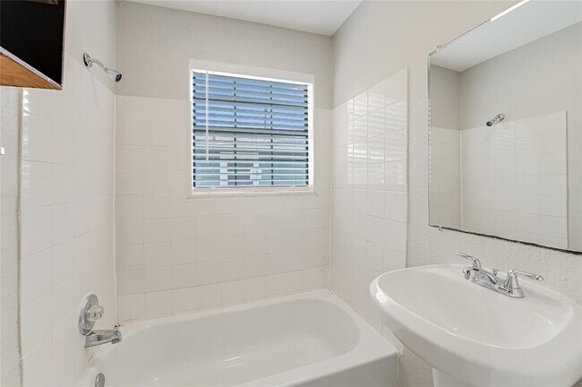 Building Photo - 1709 Clifford Ave