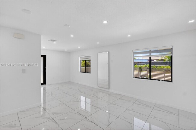 Building Photo - 2492 SW 44th St