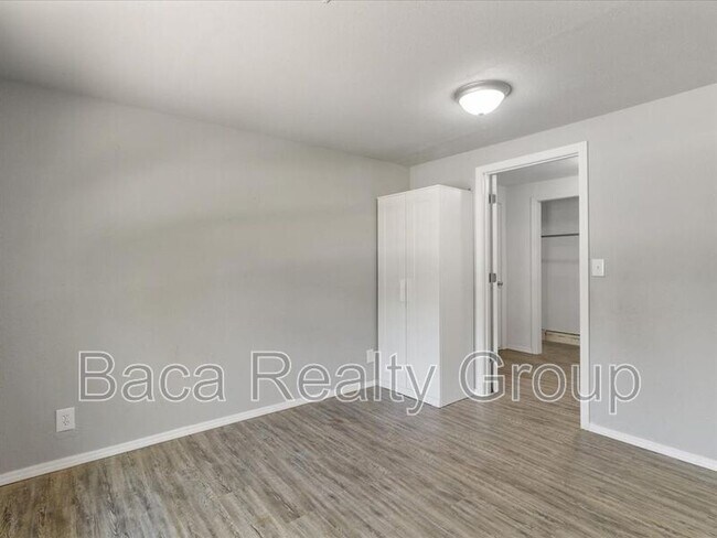 Building Photo - 3927 SE 10th Pl