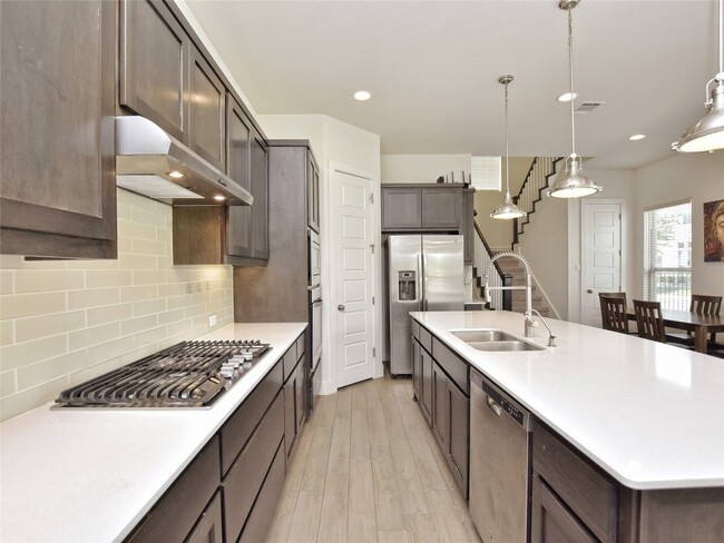 Building Photo - 301 Jeffrey David Ln W