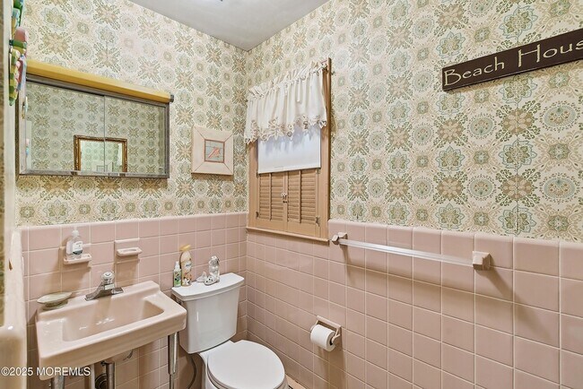 Building Photo - 204 Neptune Pl