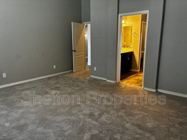 Building Photo - 10326 E Corbin Ave